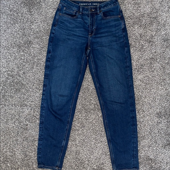 American Eagle High Rise Mom Jeans LONG - Picture 2 of 7